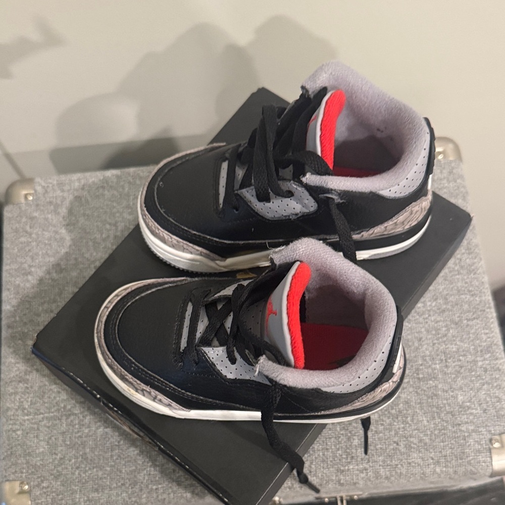 Jordan Kids Black and Gray Sneakers - Picture 5 of 6